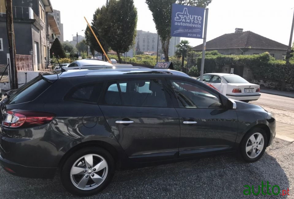 2011' Renault Megane Sport Tourer photo #6