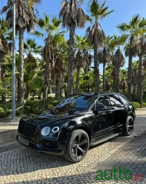 2018' Bentley Bentayga V8 photo #1