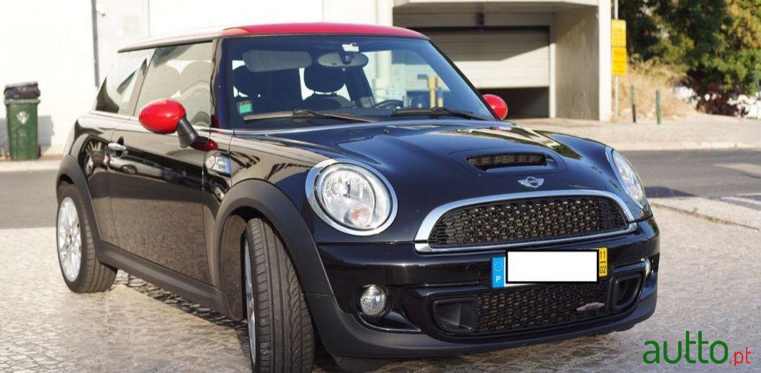 2011' MINI John Cooper Works photo #3