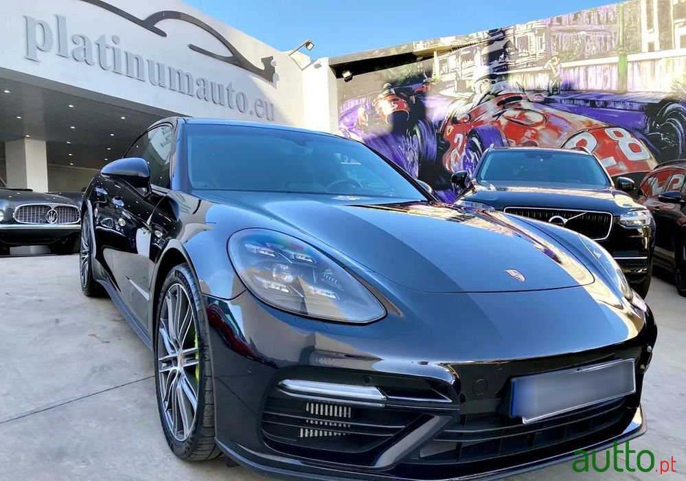 2019' Porsche Panamera Turbo S E-Hybrid photo #1