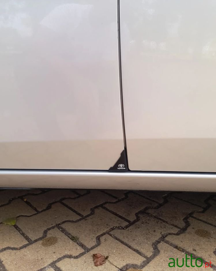 2015' Toyota Auris Touring Sports photo #3