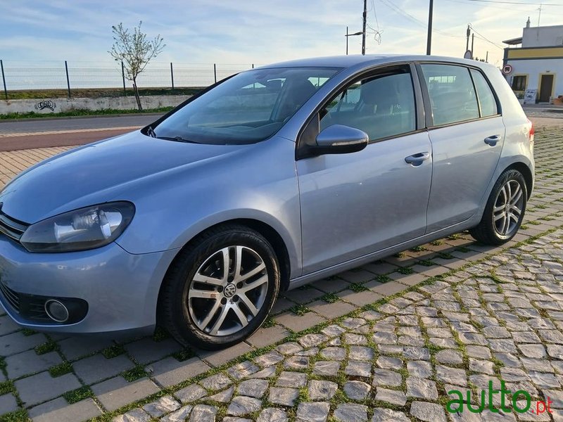 2009' Volkswagen Golf photo #1