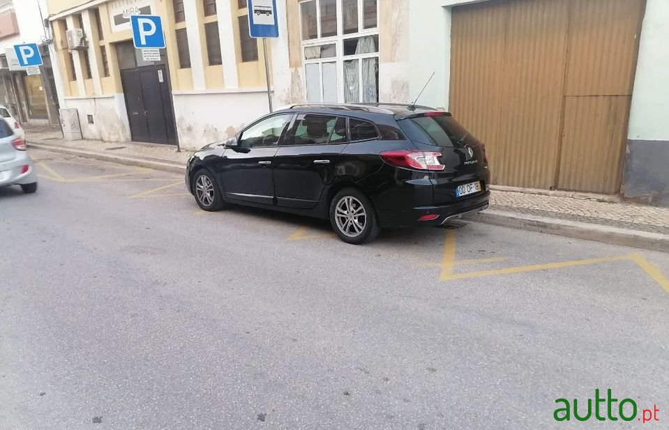 2013' Renault Megane Sport Tourer photo #3