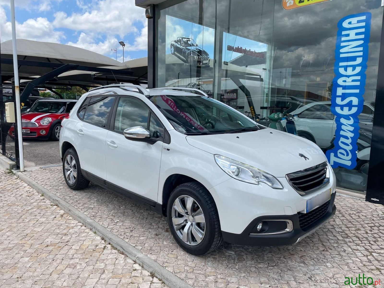 2015' Peugeot 2008 photo #1