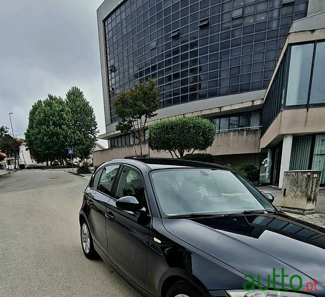 2008' BMW Série 1 D Line Sport photo #2