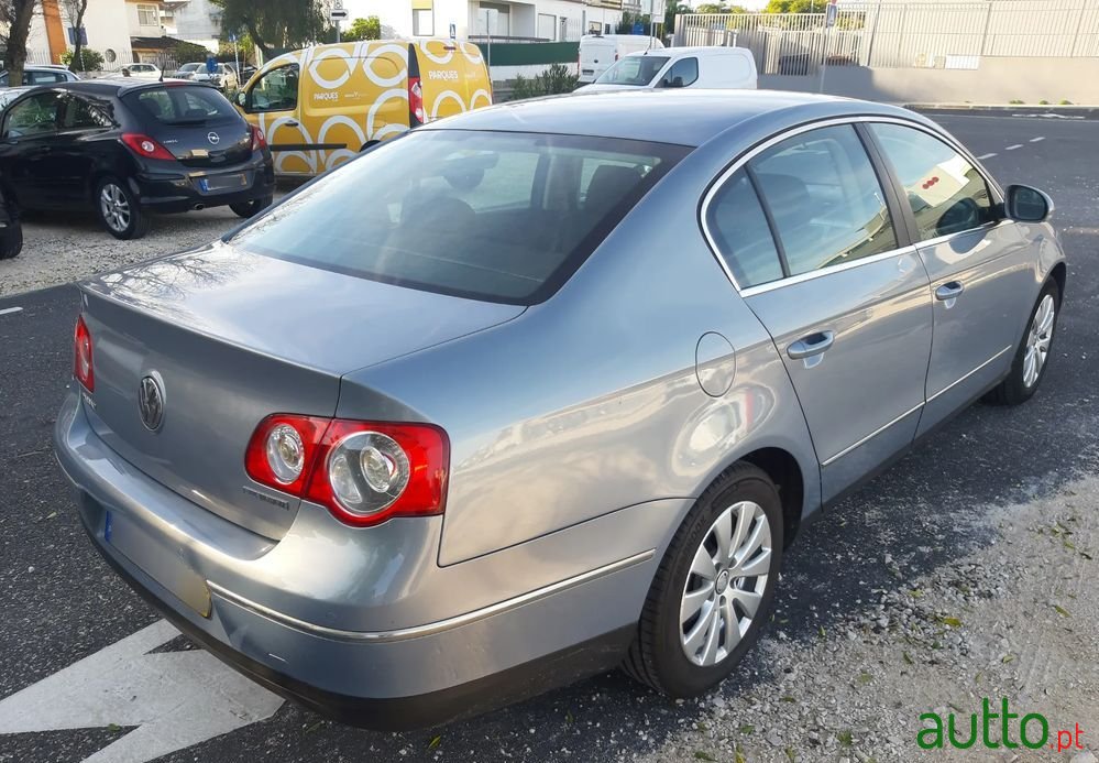 2009' Volkswagen Passat photo #5