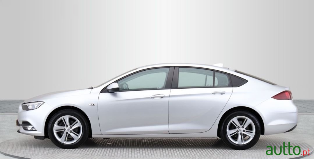 2017' Opel Insignia photo #2
