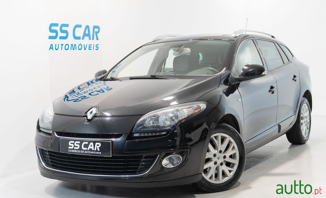 2013' Renault Megane Sport Tourer photo #1