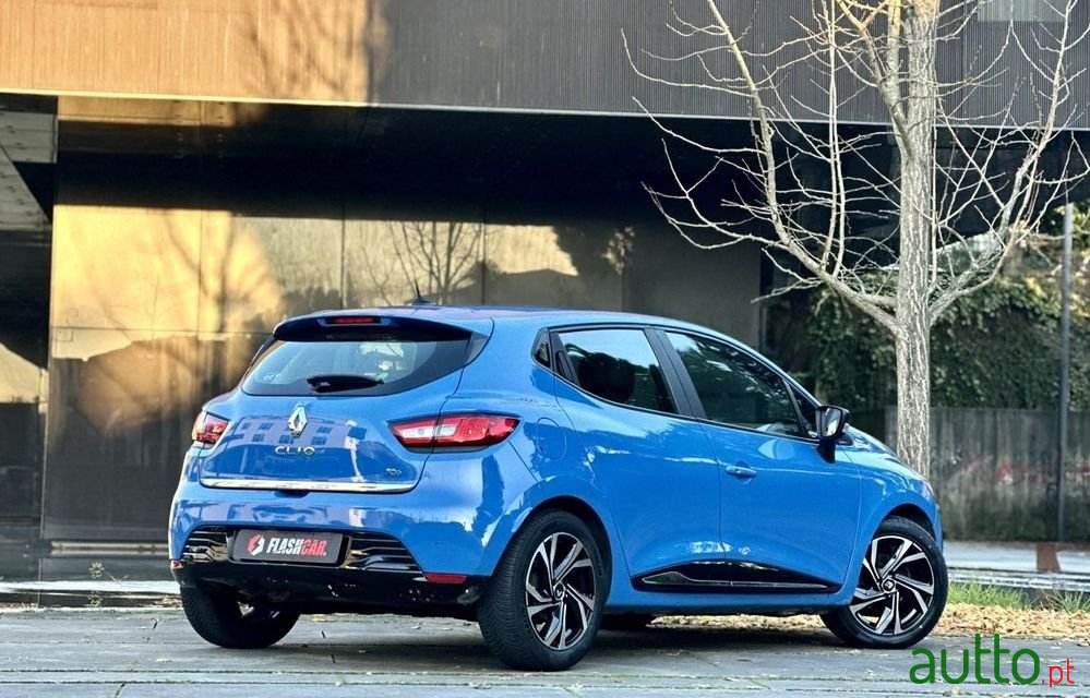 2013' Renault Clio photo #5