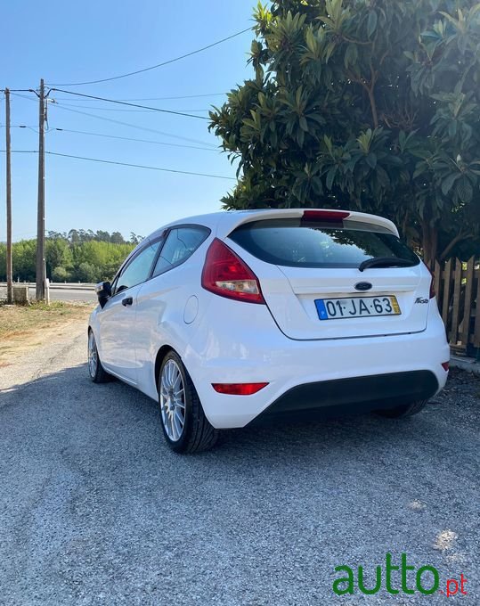 2010' Ford Fiesta photo #5