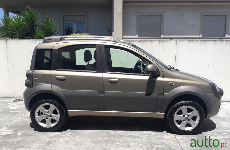 2012' Fiat Panda photo #5
