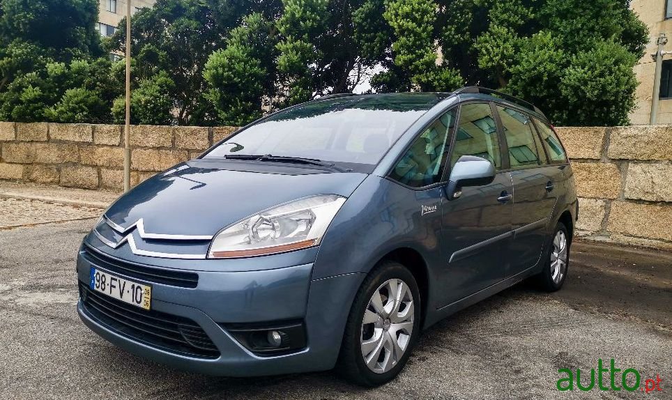 2008' Citroen C4 Grand Picasso photo #3