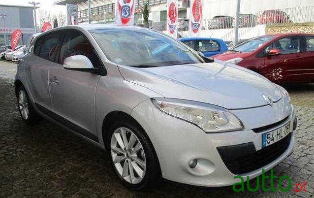 2009' Renault Megane photo #2