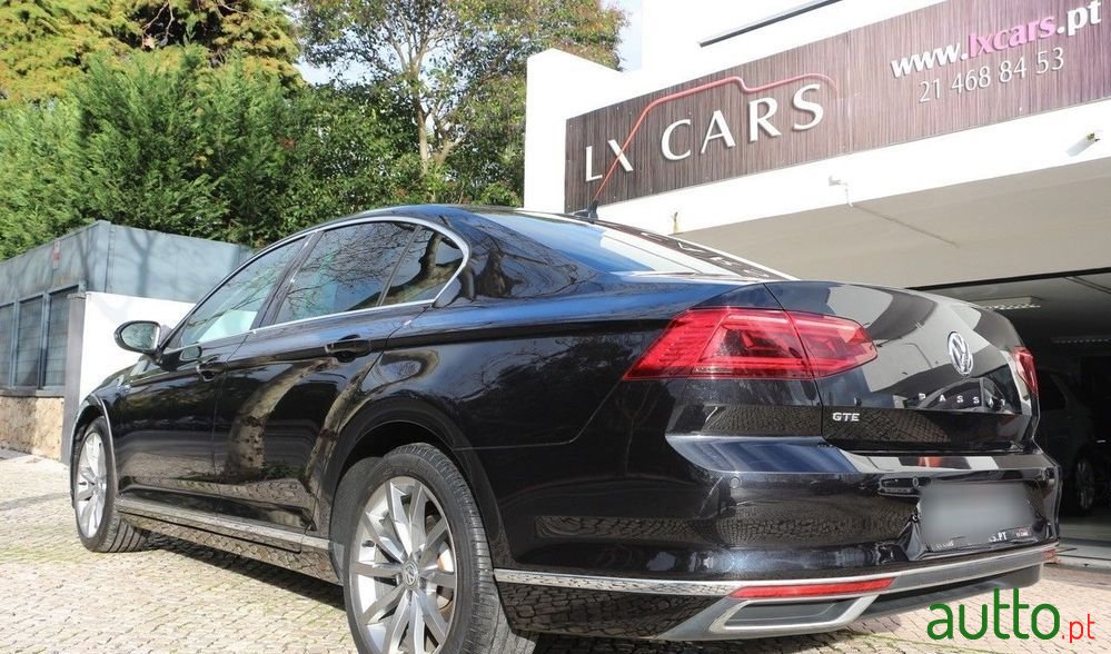 2019' Volkswagen Passat photo #6
