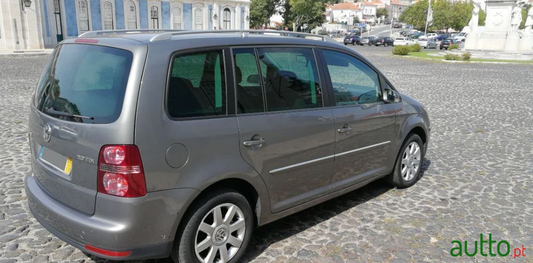 2006' Volkswagen Touran photo #3