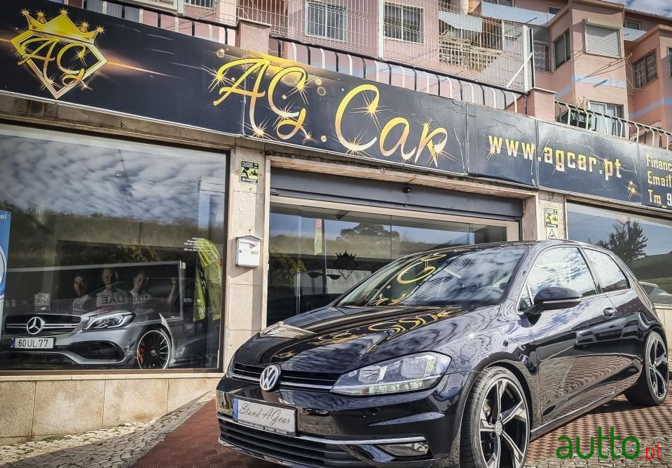 2017' Volkswagen Golf photo #2