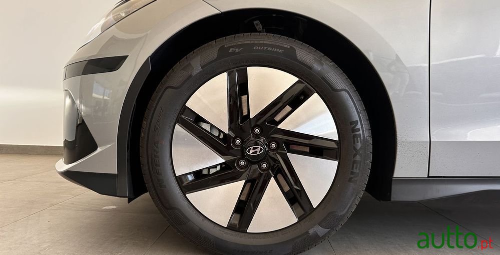 2023' Hyundai Ioniq 6 photo #6