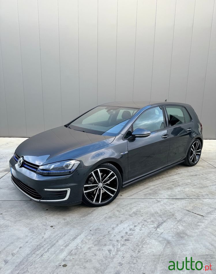 2015' Volkswagen Golf photo #1