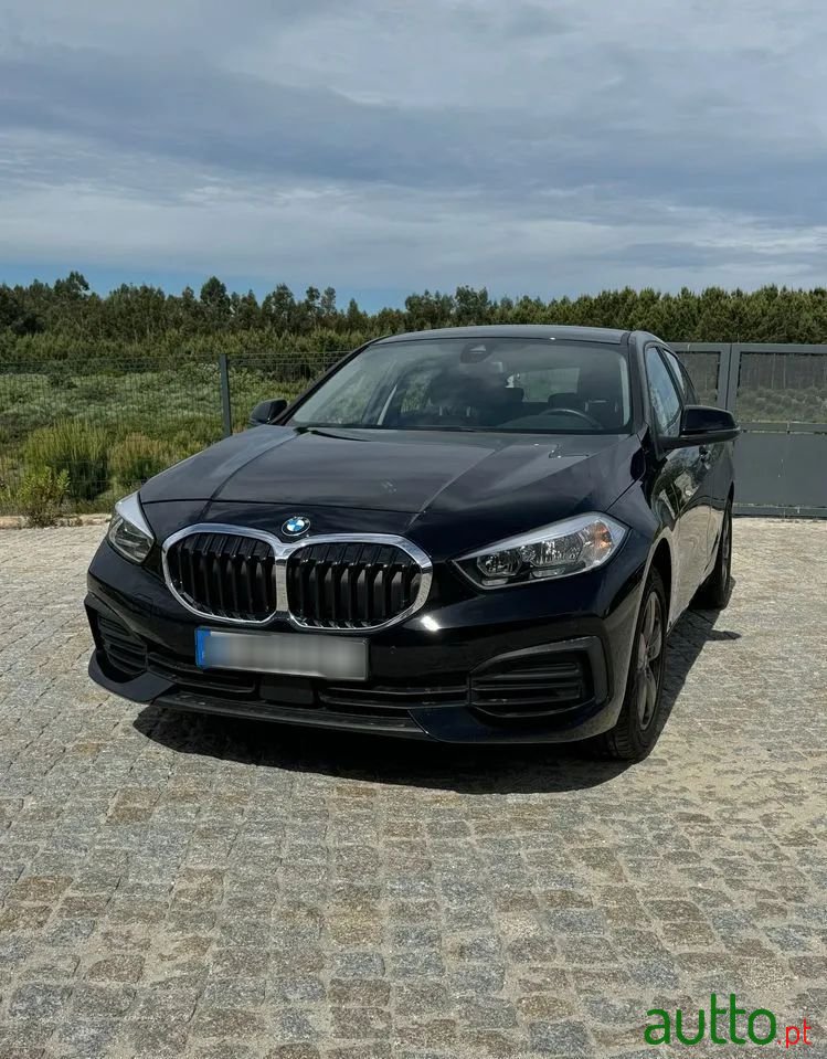 2020' BMW 118 I Advantage photo #1