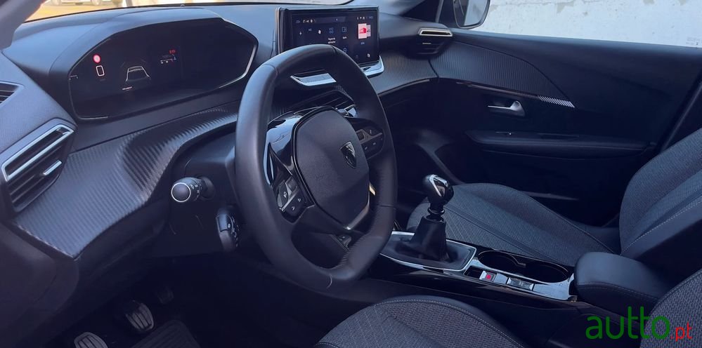 2024' Peugeot 208 1.2 Puretech Allure photo #3