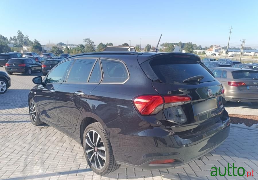 2017' Fiat Tipo Station Wagon photo #2