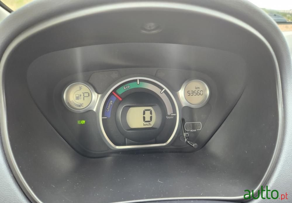 2015' Peugeot iOn Active photo #3