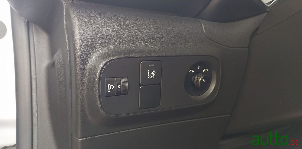 2017' Citroen C3 1.2 Puretech Shine photo #4