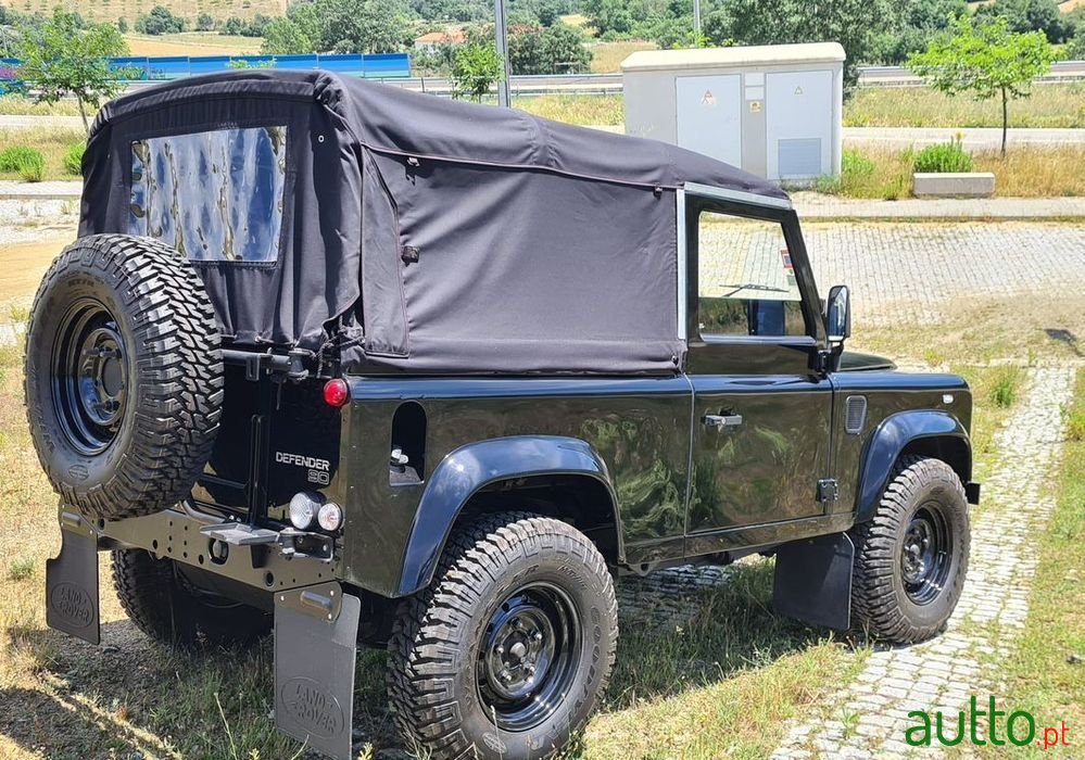 2004' Land Rover Defender 90 Sw 2.5 Td5 E photo #4