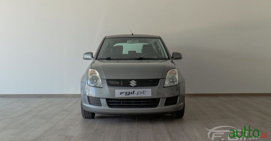 2010' Suzuki Swift photo #2