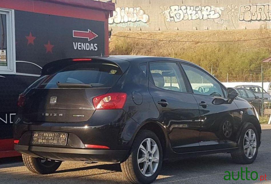 2011' SEAT Ibiza photo #2