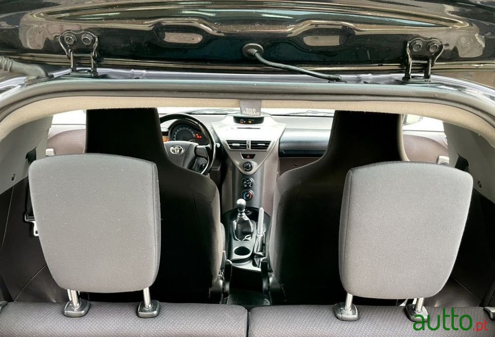 2009' Toyota iQ 1.4 D-4D photo #6