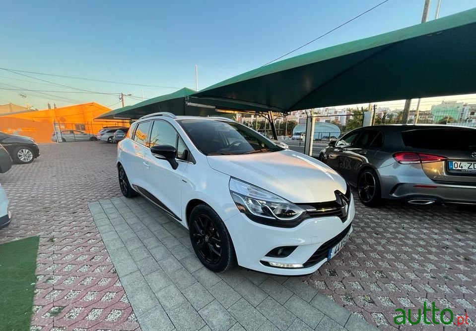 2019' Renault Clio Sport Tourer photo #5