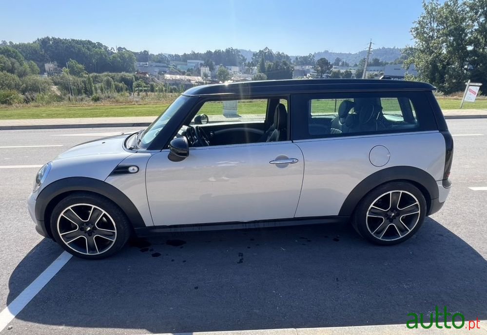 2011' MINI Clubman Cooper D photo #3