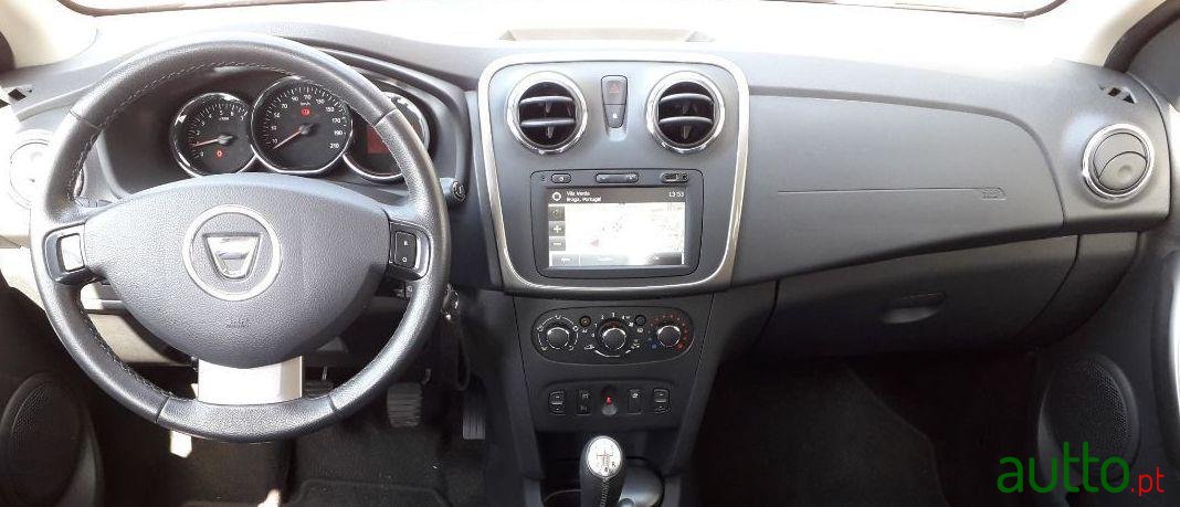 2013' Dacia Sandero photo #3