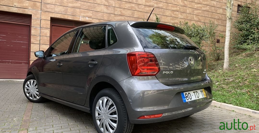 2017' Volkswagen Polo photo #2