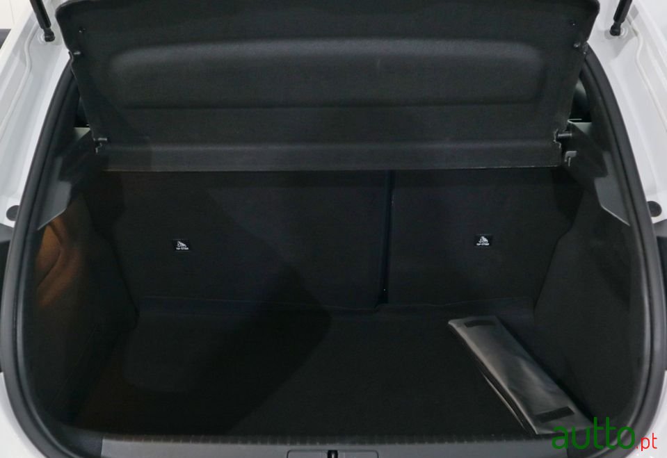 2022' Peugeot 208 photo #6