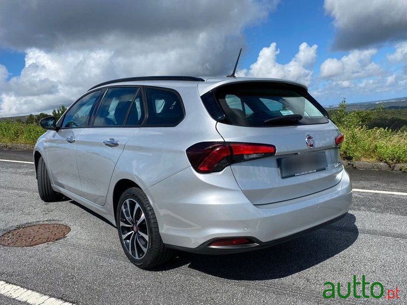 2017' Fiat Tipo Station Wagon photo #4