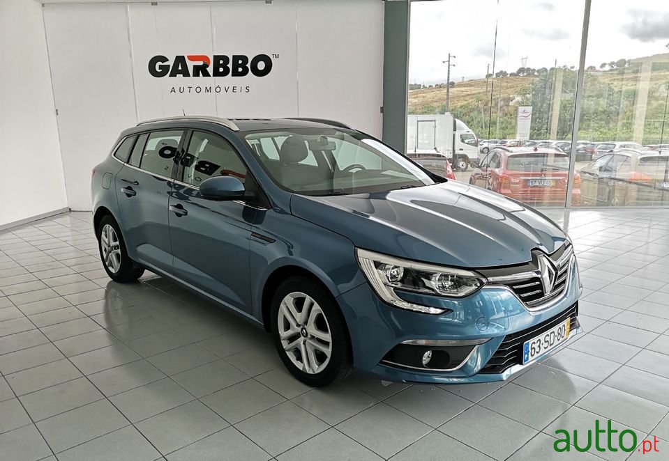 2016' Renault Megane Sport Tourer photo #3