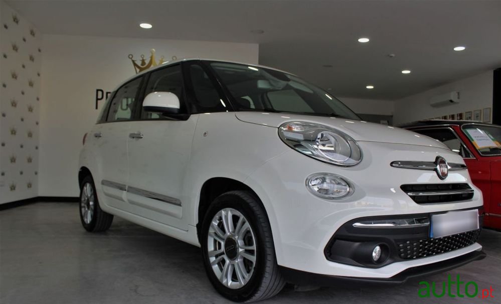 2018' Fiat 500L photo #2