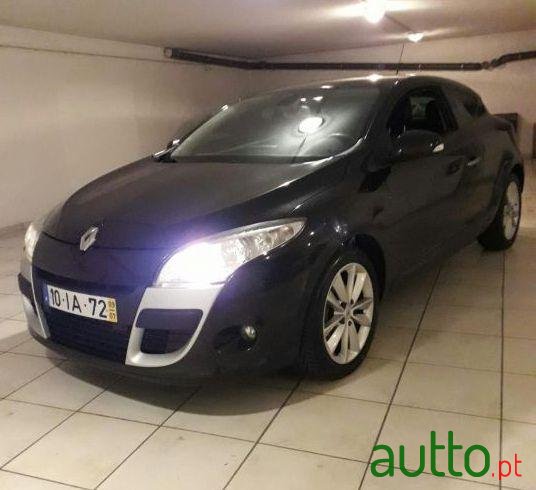 2009' Renault Megane Coupe photo #3