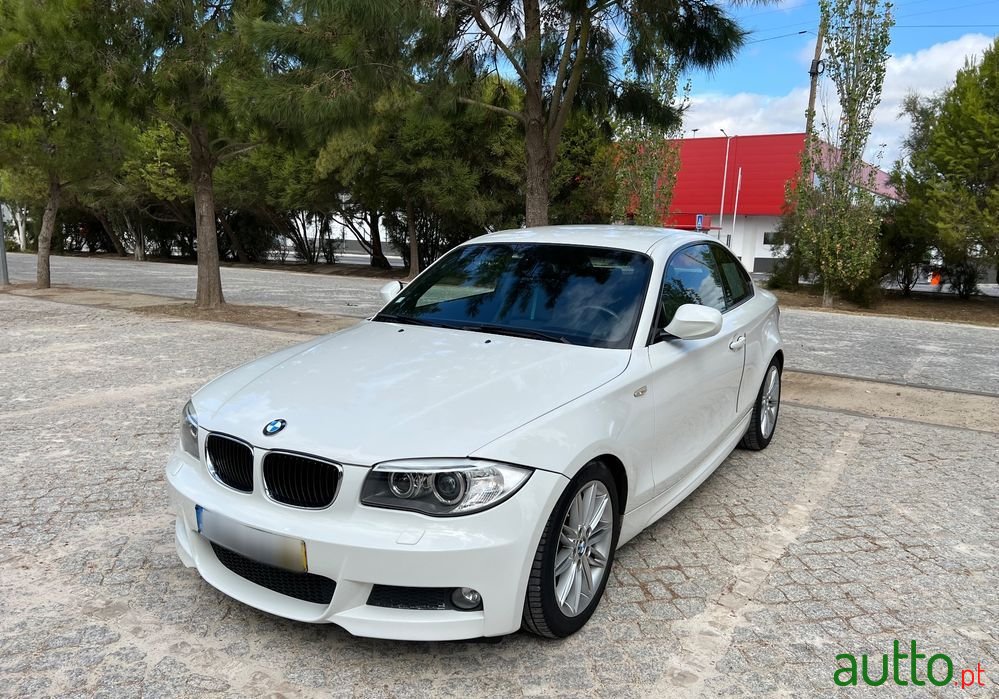 2011' BMW Série 1 D Coupe photo #2