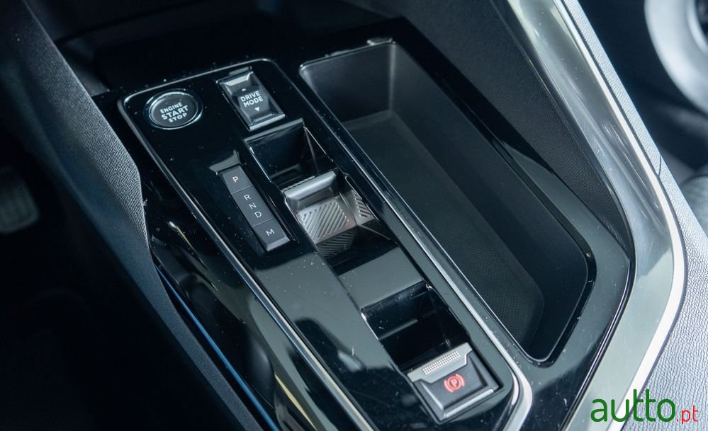 2023' Peugeot 3008 photo #5