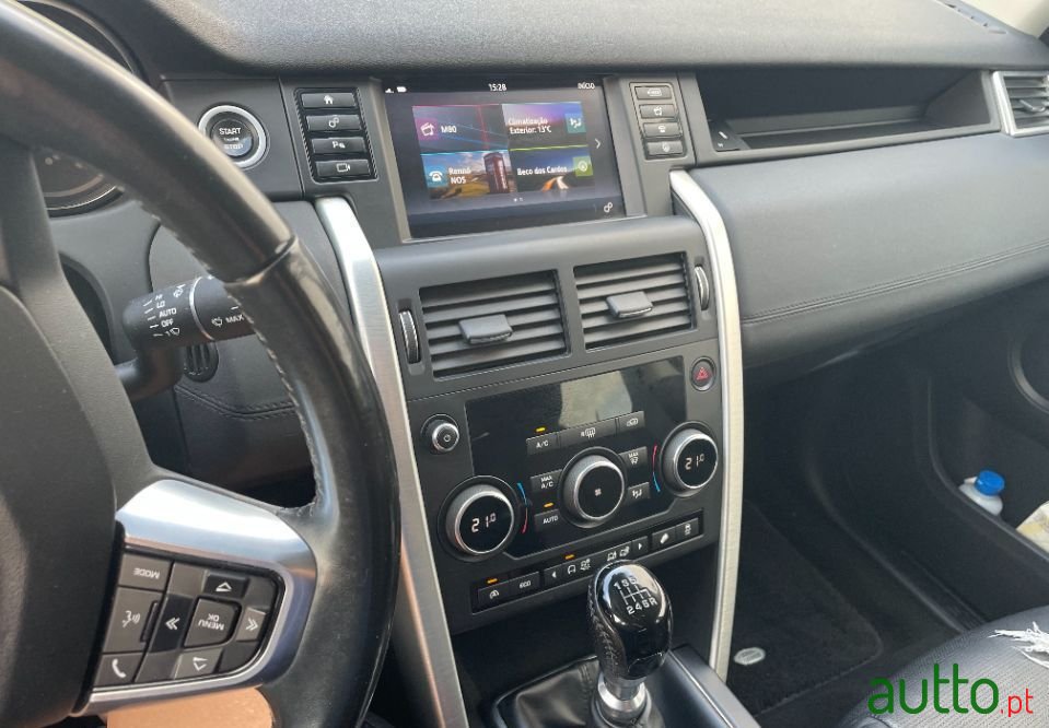 2017' Land Rover Discovery Sport photo #3