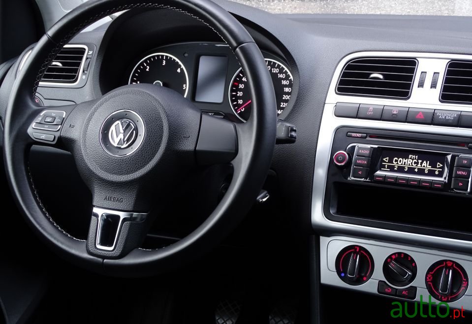 2013' Volkswagen Polo photo #4