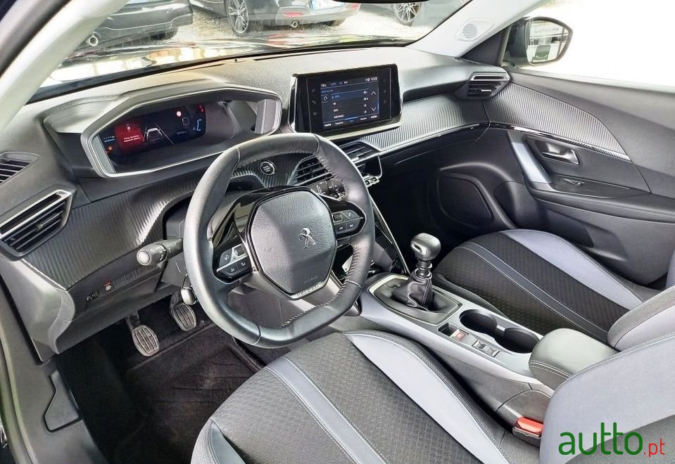 2020' Peugeot 2008 photo #4