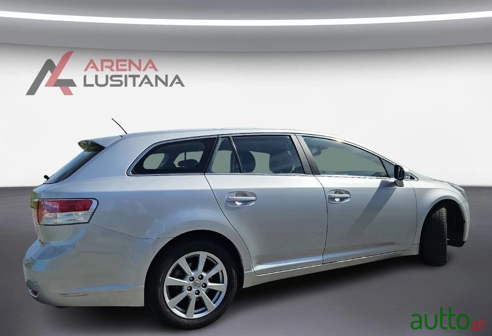 2011' Toyota Avensis Sw photo #2