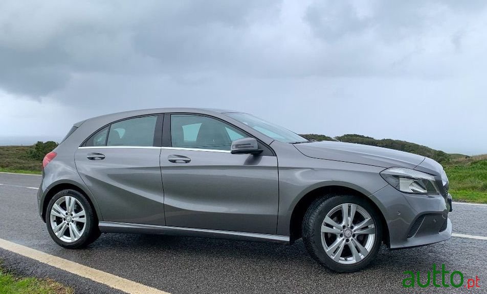 2017' Mercedes-Benz A-180 Cdi photo #3