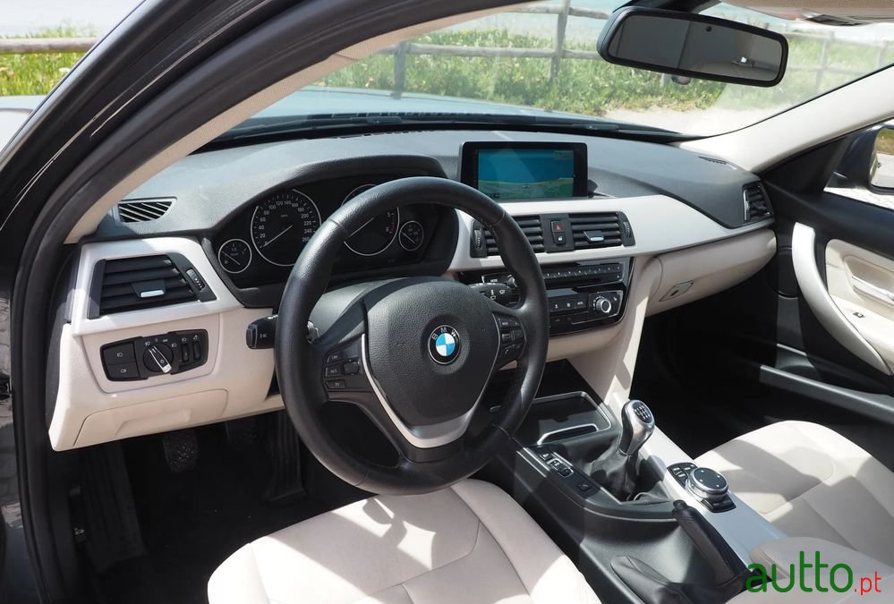 2016' BMW 318 photo #3