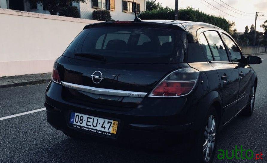 2007' Opel Astra photo #1