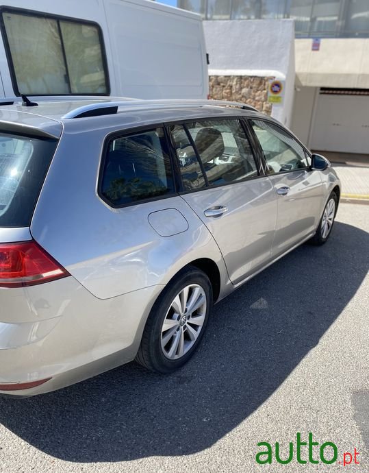 2015' Volkswagen Golf photo #2